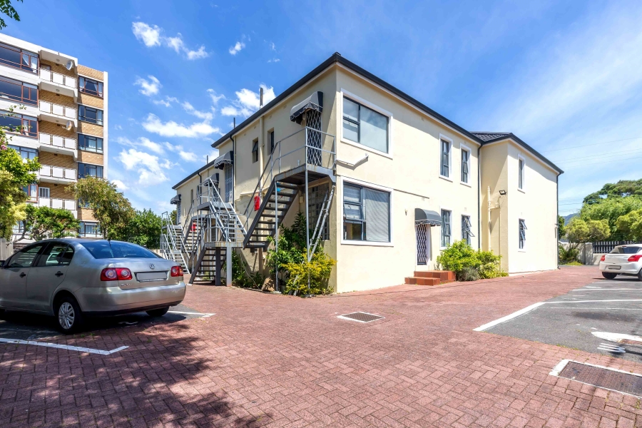 1 Bedroom Property for Sale in Kenilworth Western Cape